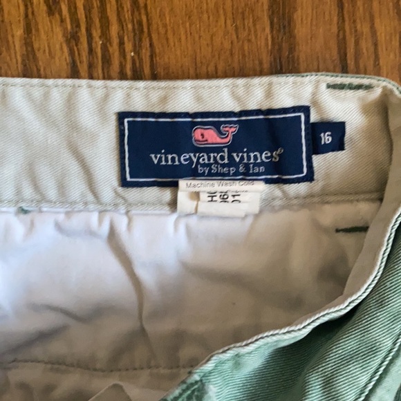 Vineyard Vines Green flat front boys shorts - Picture 4 of 4